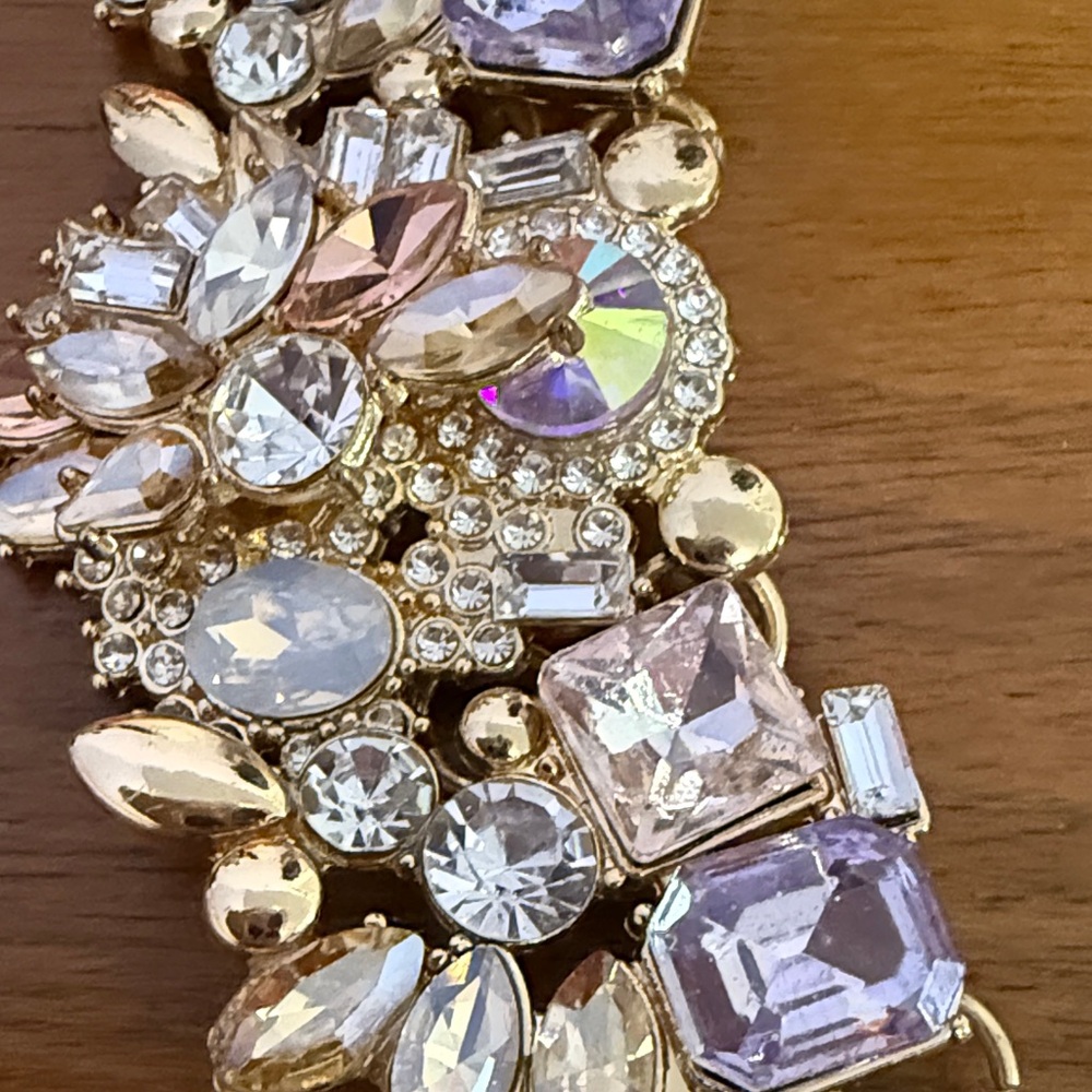 Elegant Gold and Pink Statement Necklace - Picture 4 of 4